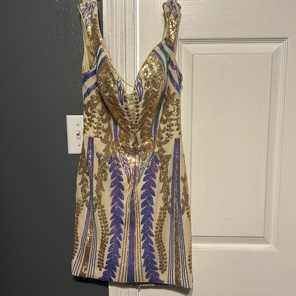 Gold iridescent homecoming dress size 6 worn once. No flaws. - Picture 1 of 3